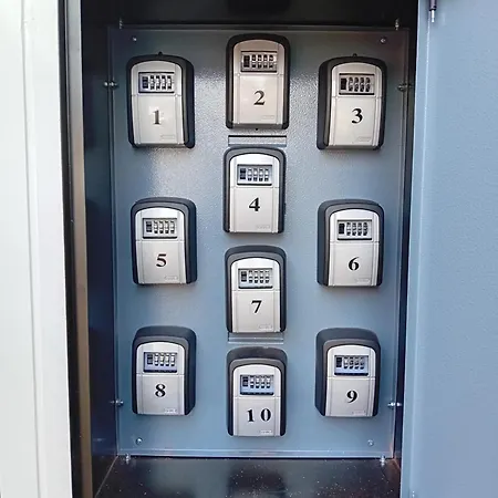 Отель Zaan Corner 2*